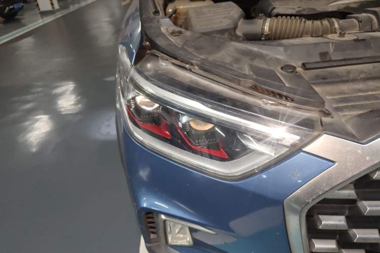 Used SAIC MAXUS D90 2017 2.0T Automatic Two-Wheel Drive - Uranus Right Front Headlight