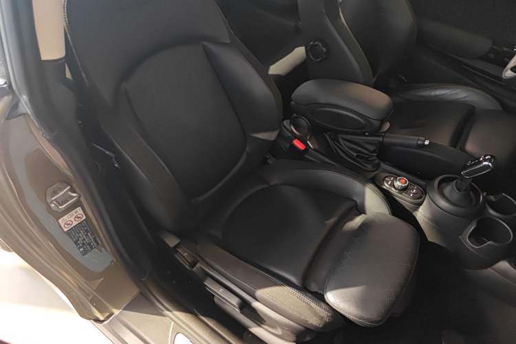 Used MINI MINI 2019 1.5T COOPER Artist
