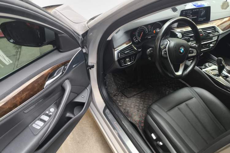 Used BMW 5 Series 2018 525Li Luxury Package
