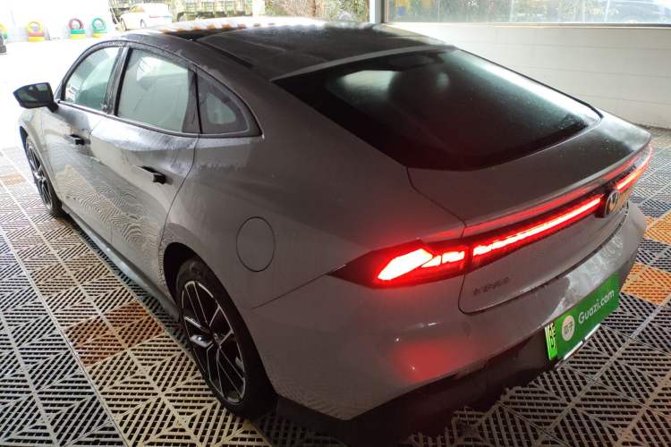 Used CHANGAN UNI-V iDD 2024 Blue Whale Smart Electric iDD 136km Luxury Model Exterior 3