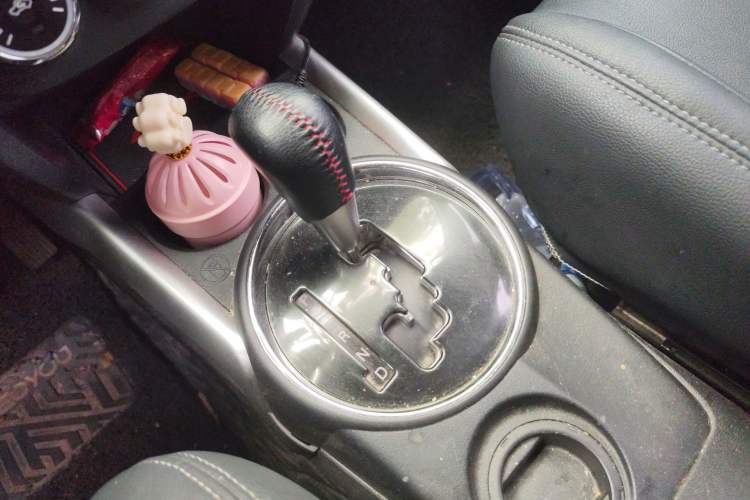 Used Mitsubishi ASX 2013 2.0L CVT Two-Wheel Drive Tech Edition Gear Lever
