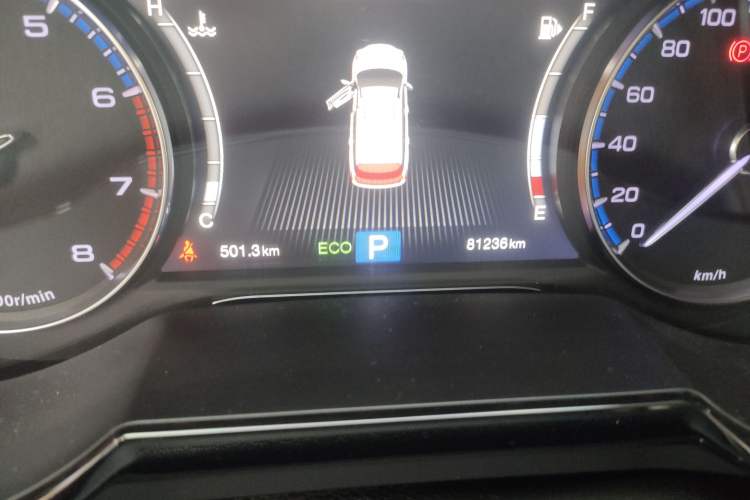 Used GAC Trumpchi GS7 2017 320T Two-Wheel-Drive Luxury Smart Connectivity Model Odometer Close Up