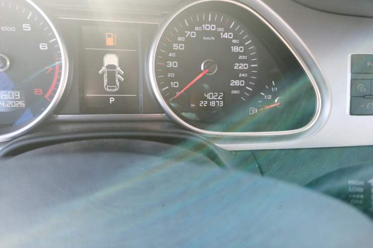 Used Audi Q7 2012 3.0 TFSI Comfort Model (200kW) Odometer Close Up