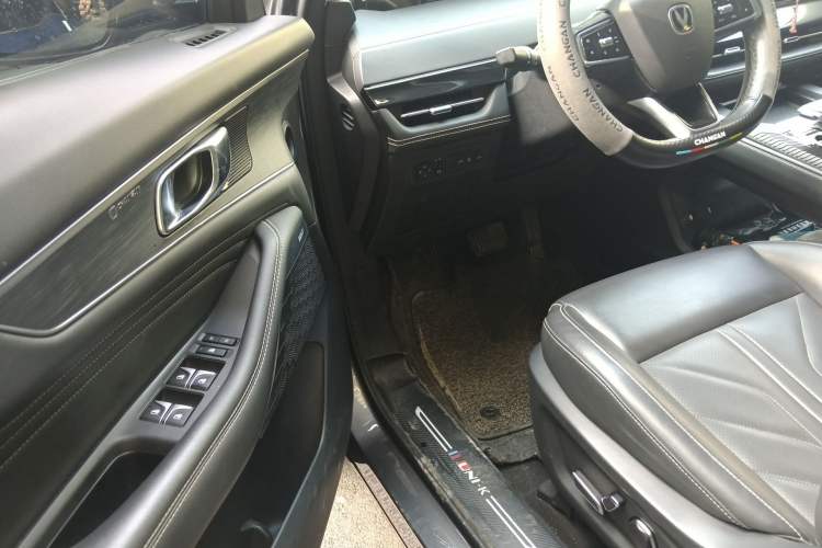 Used CHANGAN UNI-K 2024 2.0T Two-Wheel Drive YueShang Trim Driver Seat