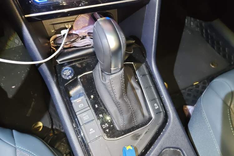 Used Volkswagen Tharu 2023 300TSI Two-Wheel-Drive Full Moon Edition Gear Lever