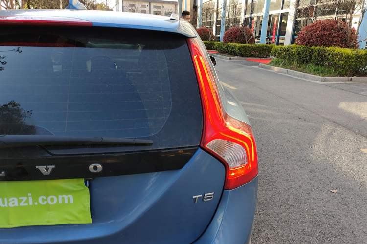 Used Volvo V60 2017 T5 Zhiya Edition China V Standard Right Rear Taillight