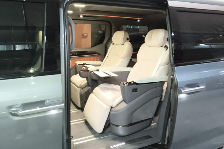 Used Zeekr 009 2024 Six-Seat Executive Version 4WD 108 kWh