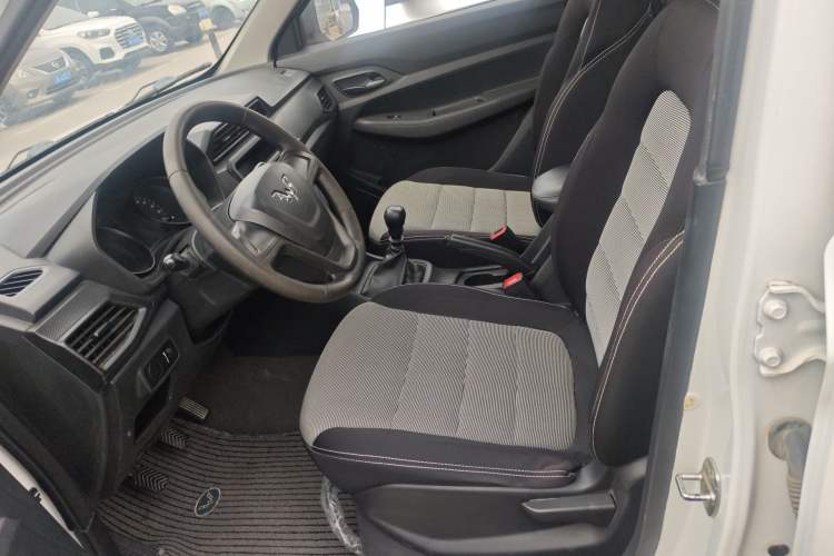 Used Wuling Hongguang 2019 1.5L S Basic Version China VI Standard LAR
