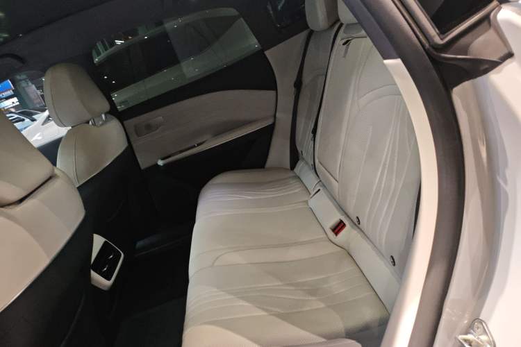 Used Geely Galaxy E8 2024 665 km Range Rear-Drive Starship Long-Range Version
