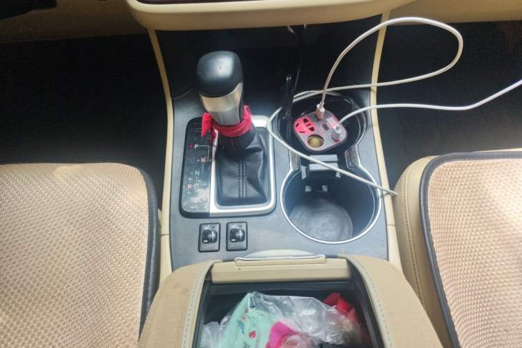 Used Toyota Highlander 2015 2.0T Four-Wheel Drive Luxury Edition 7-Seater Gear Lever