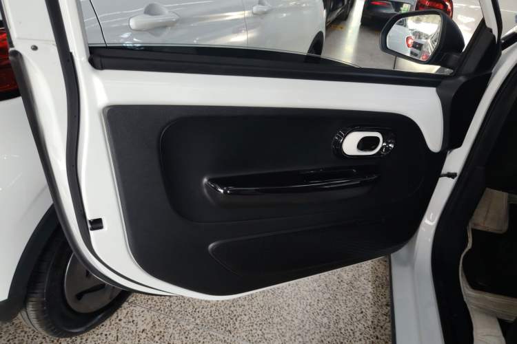 Used Roewe Clever 2021 302 km New Four-Seater Super-Efficient Version
