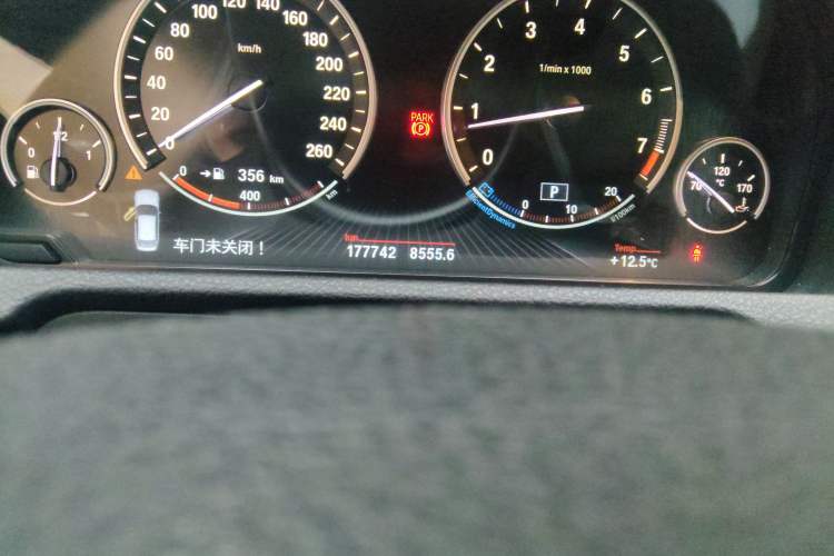 Used BMW 5 Series GT 2015 528i Leading Model
