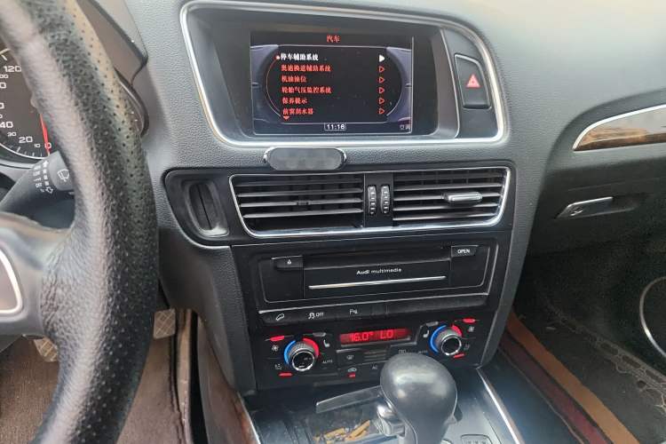 Used Audi Q5 2011 2.0TFSI Comfort Version Audio And AC Panel