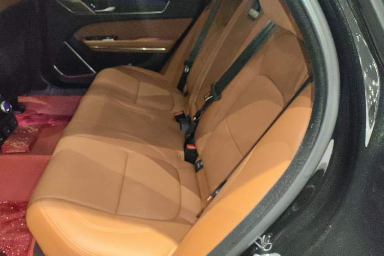 Used Jaguar XFL 2025 Model—2.0T P300, Four-Wheel Drive, 90th Anniversary Collector’s Edition Left Rear Seat