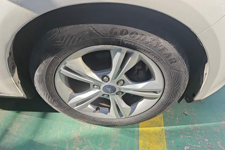 Used Ford Focus 2012 Sedan 1.6L Automatic Fashion Edition Right Front Wheel Hub