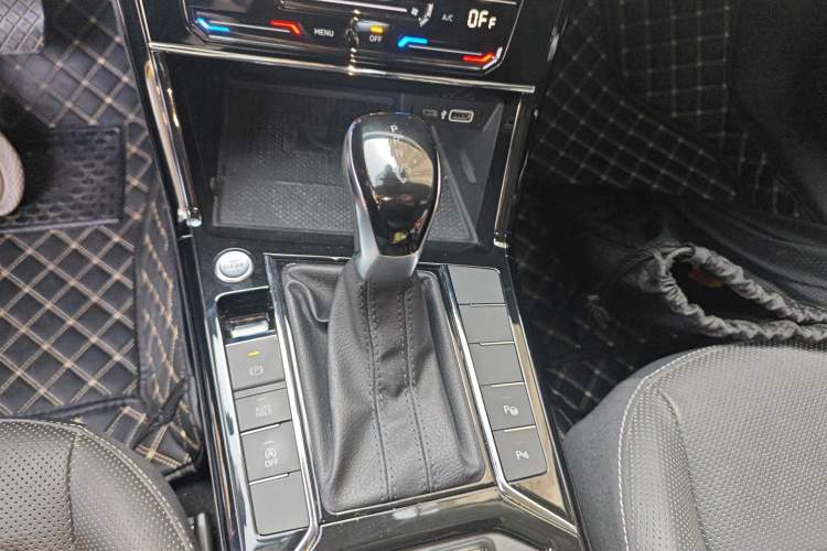 Used Volkswagen Passat 2022 330TSI Starry Luxury Edition Gear Lever