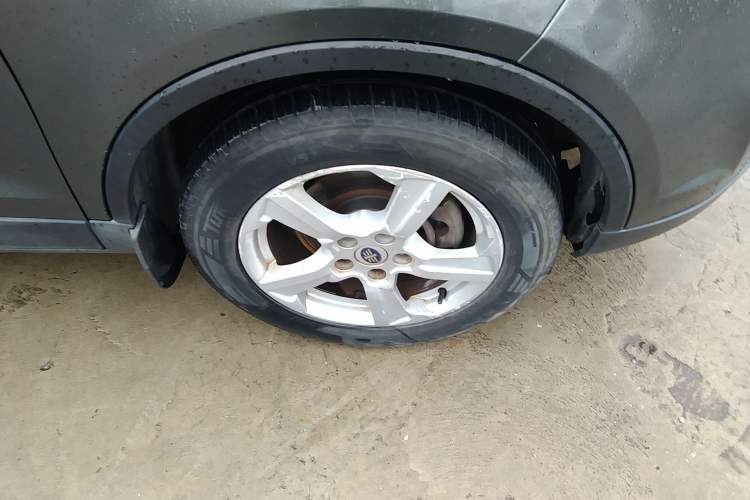 Used Bestune X80 2013 2.0L automatic comfort version Right Front Wheel Hub