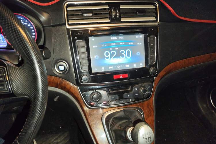 Used Haval H6 2015 Revised Version Sport Edition 1.5T Manual Transmission Two-Wheel Drive Elite Grade
