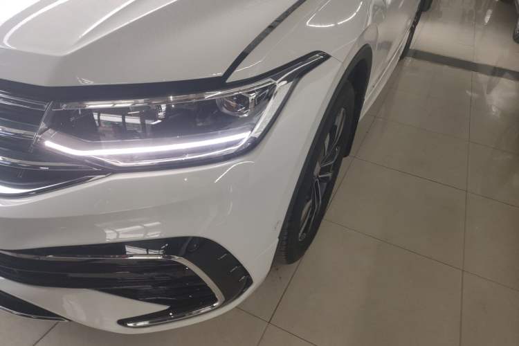 Used Volkswagen Tiguan L 2024 Outstanding Model 330TSI Automatic Two-Wheel Drive R-Line Dragon Glory Edition
