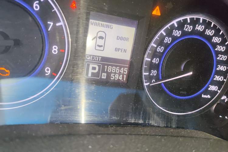 Used Infiniti G Series 2010 G25 Sedan Sport Edition Odometer Close Up