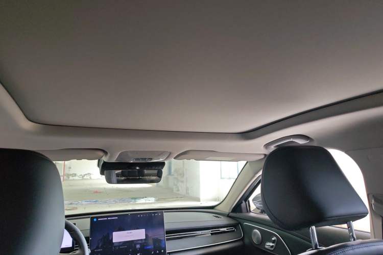 Used Chery Fengyun A8L 2025 1.5 TGDI 145 km Luxury Version Headliner