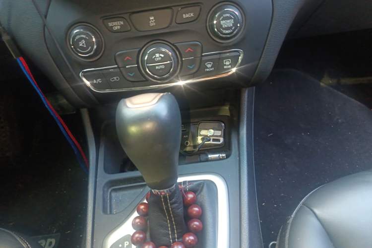 Used Jeep Cherokee 2016 2.0L Superior Edition