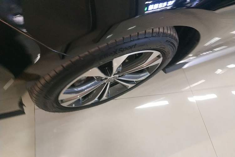 Used Toyota Granvia 2023 2.5L Hybrid Flagship VIP Edition Left Front Wheel Hub