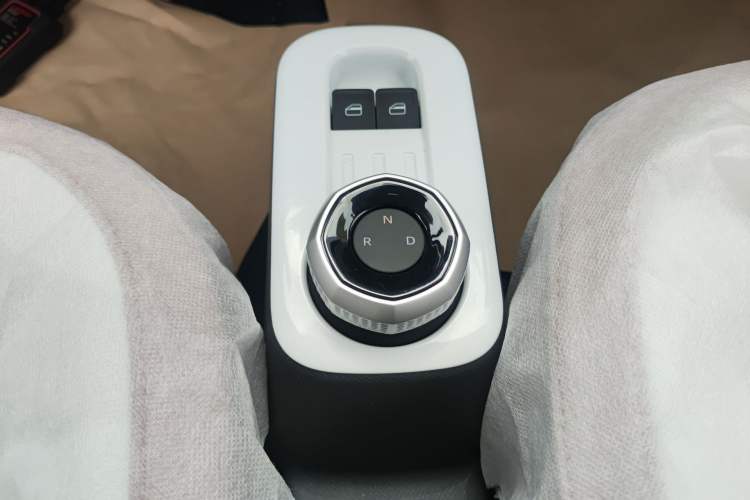 Used Geely Galaxy Panda 2025 210 km – Yuanqi Bear Gear Lever