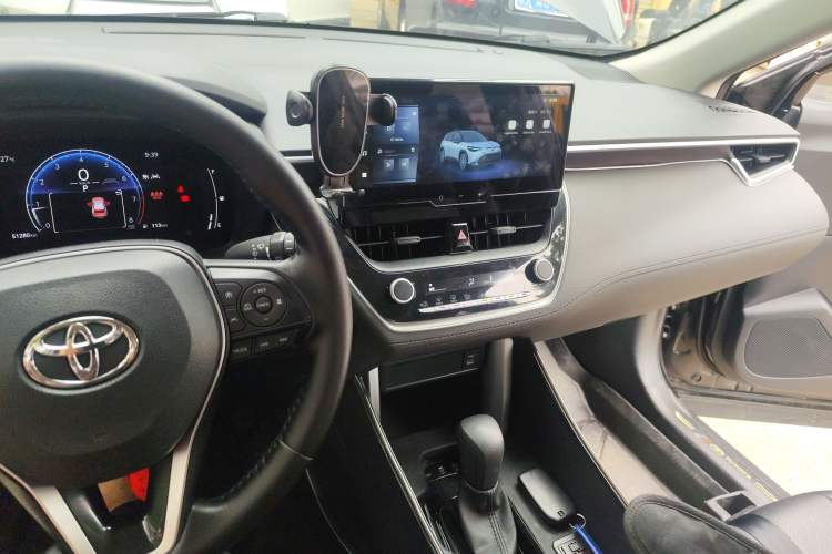 Used Toyota FRONTLANDER 2023 2.0L CVT Leading Edition Center Console