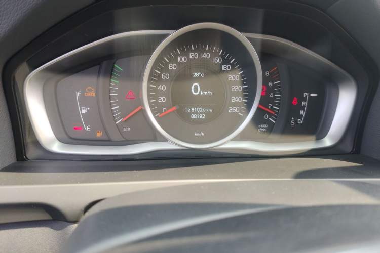 Used Volvo S60 2019 S60L T3 Intelligent Upgrade Edition Odometer Close Up
