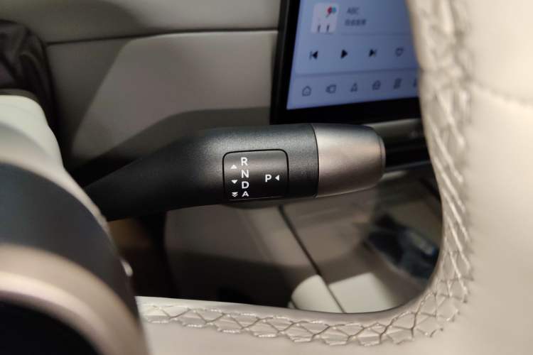 Used Li Auto i6 2025 Model Four-Wheel-Drive Standard Type
