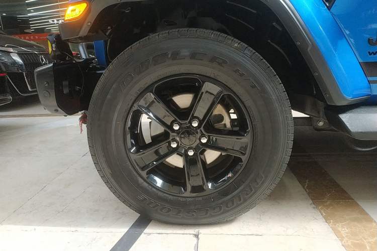 Used Jeep Wrangler 2022 2.0T High Altitude Four-Door Edition Left Front Wheel Hub