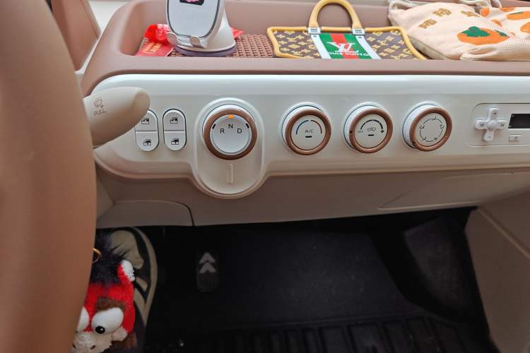 Used Bestune Pony 2026 Model 222km Shining Horse Audio And AC Panel