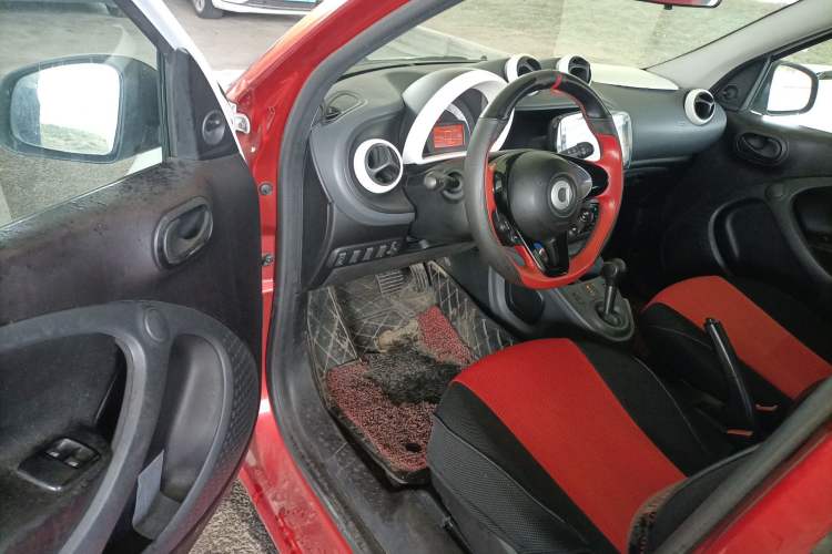 Used smart forfour 2016 1.0L 52 kW Dynamic Edition Driver Seat