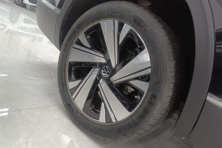 Used Volkswagen Teramont 2023 380TSI Four-Wheel Drive Prestige Luxury Edition Right Rear Wheel Hub
