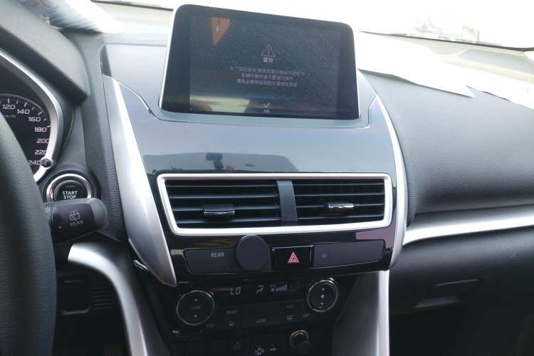 Used Mitsubishi Eclipse Cross 2019 1.5T CVT Two-Wheel Drive Dream Edition China VI Standard
