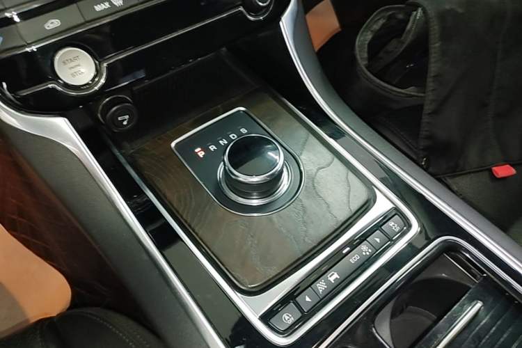 Used Jaguar XFL 2018 XFL 2.0T 250 PS Luxury Edition
