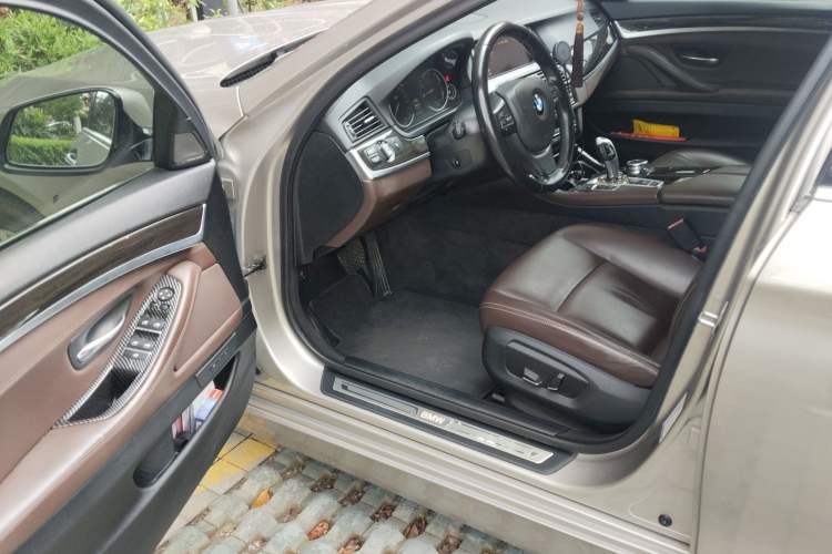 Used BMW 5 Series 2017 525Li Luxury Design Package Driver Seat