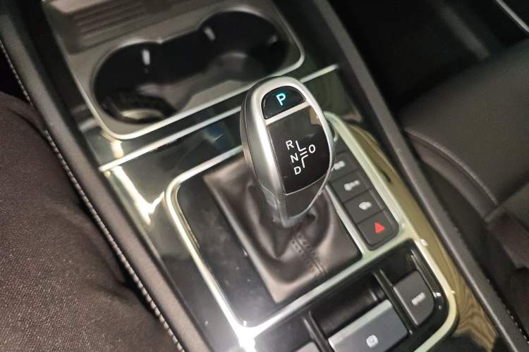 Used BYD Song MAX 2021 Upgraded Model 1.5T Automatic Prestige 7-Seater Gear Lever