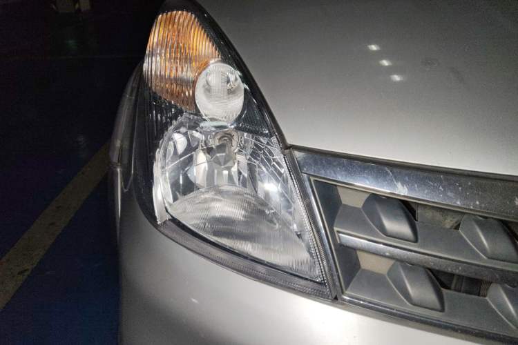Used Nissan Livina 2010 Jingrui Edition 1.6L Manual Standard Model Right Front Headlight
