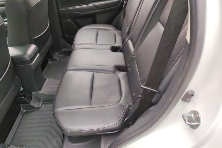 Used Mitsubishi Outlander 2018 2.0L Two-Wheel-Drive Jiale Edition 7-Seater
