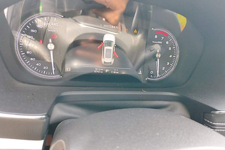 Used Roewe RX5 2016 30T Two-Wheel Drive Automatic Internet Smart Edition Odometer Close Up