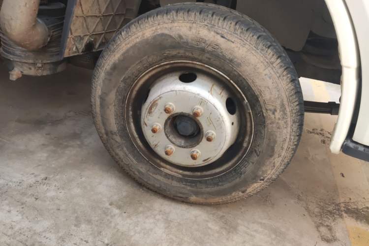 Used SAIC MAXUS V100 RV  Right Front Wheel Hub