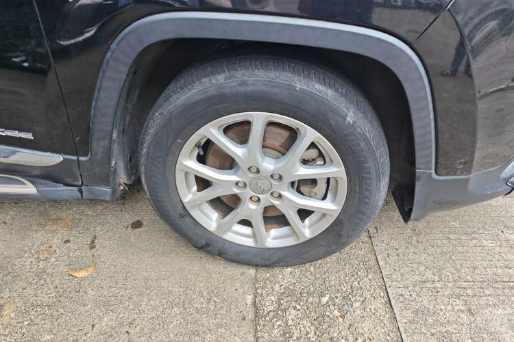 Used Jeep Cherokee 2016 2.4L Leading Smart Version Right Front Wheel Hub