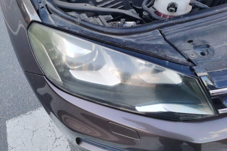 Used Volkswagen Touareg 2011 3.0 TSI High-End Version Right Front Headlight