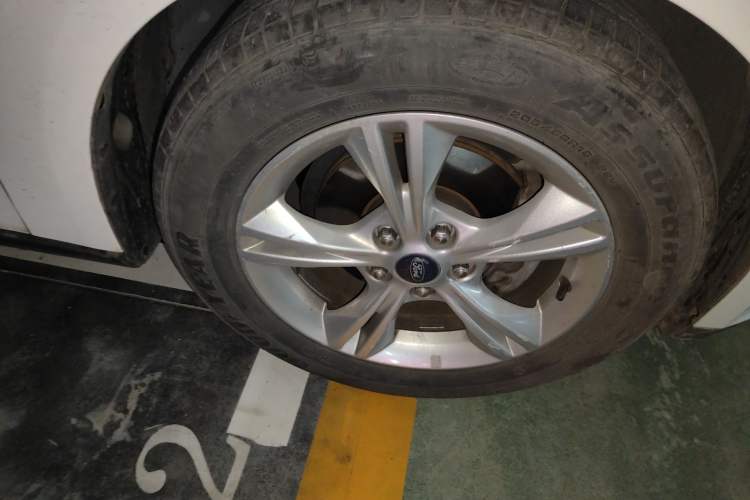 Used Ford Focus 2012 Sedan 1.6L Automatic Fashion Edition
