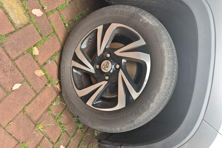 Used Baojun 510 2017 1.5L Automatic Luxury Model Right Front Wheel Hub