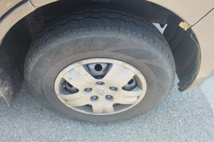 Used CHANGAN KAICHENG Ruixing M60 2020 1.5L Standard Version China VI 6-Seater DAM15KR Right Front Wheel Hub