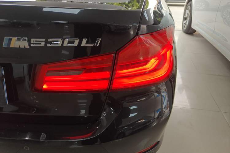 Used BMW 5 Series 2019 530Li Luxury Edition Premium Package
