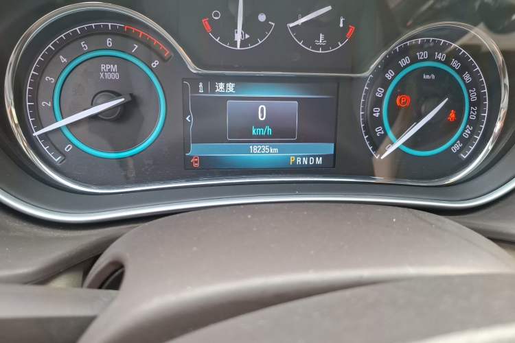 Used Buick Regal 2014 2.0L Elite Fashion Edition Odometer Close Up
